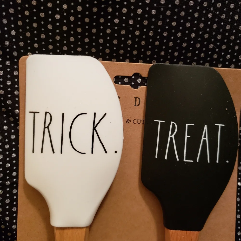 Rae Dunn Halloween Spatula Set With Cookie Cutters NWT
